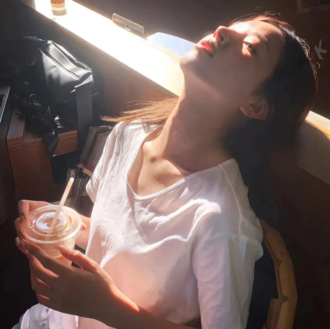 跳舞的红色公交